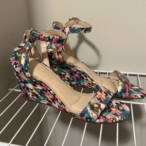 Small wedge sandals